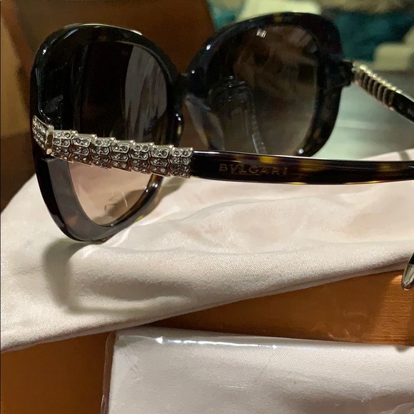 Sunglasses - Picture 3 of 5